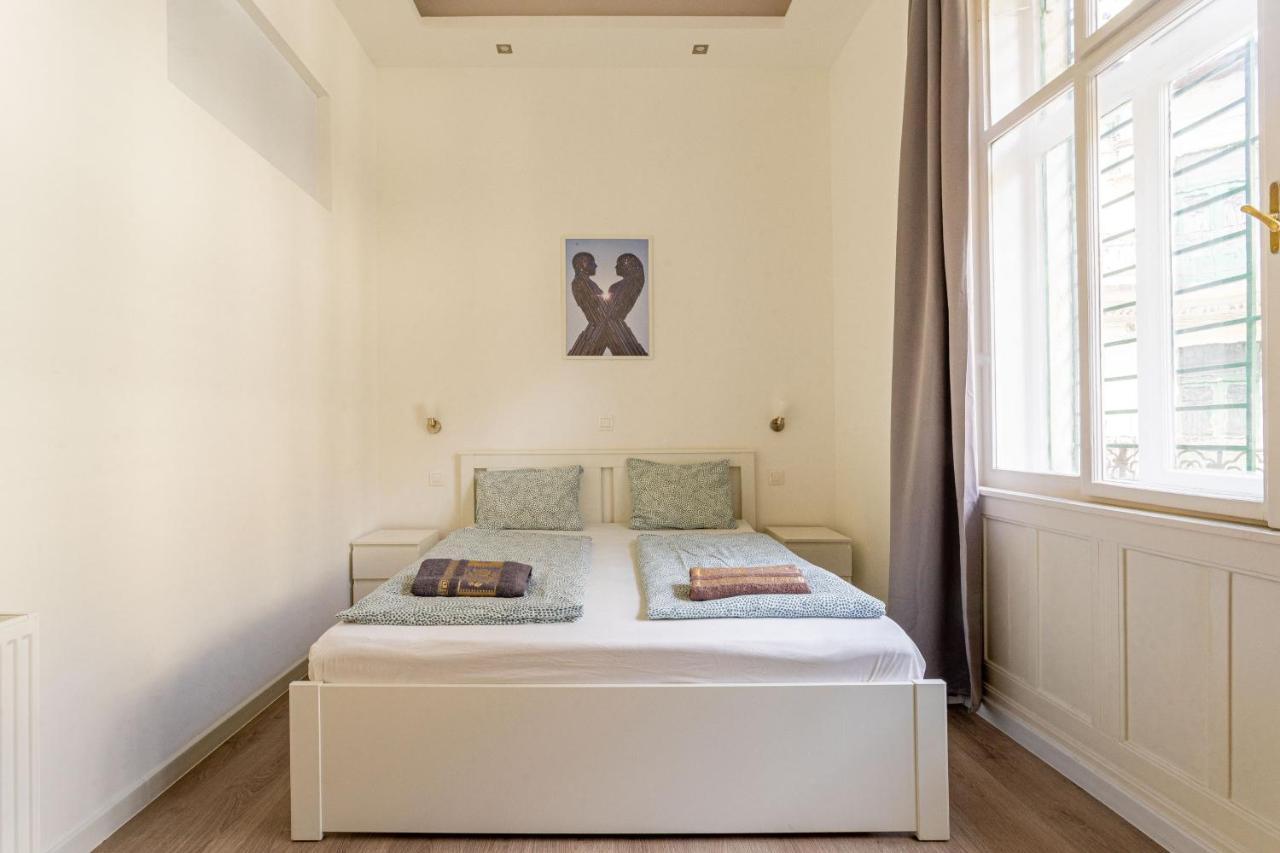 Modernized Condo At Kiraly 51 Budapest Exterior photo